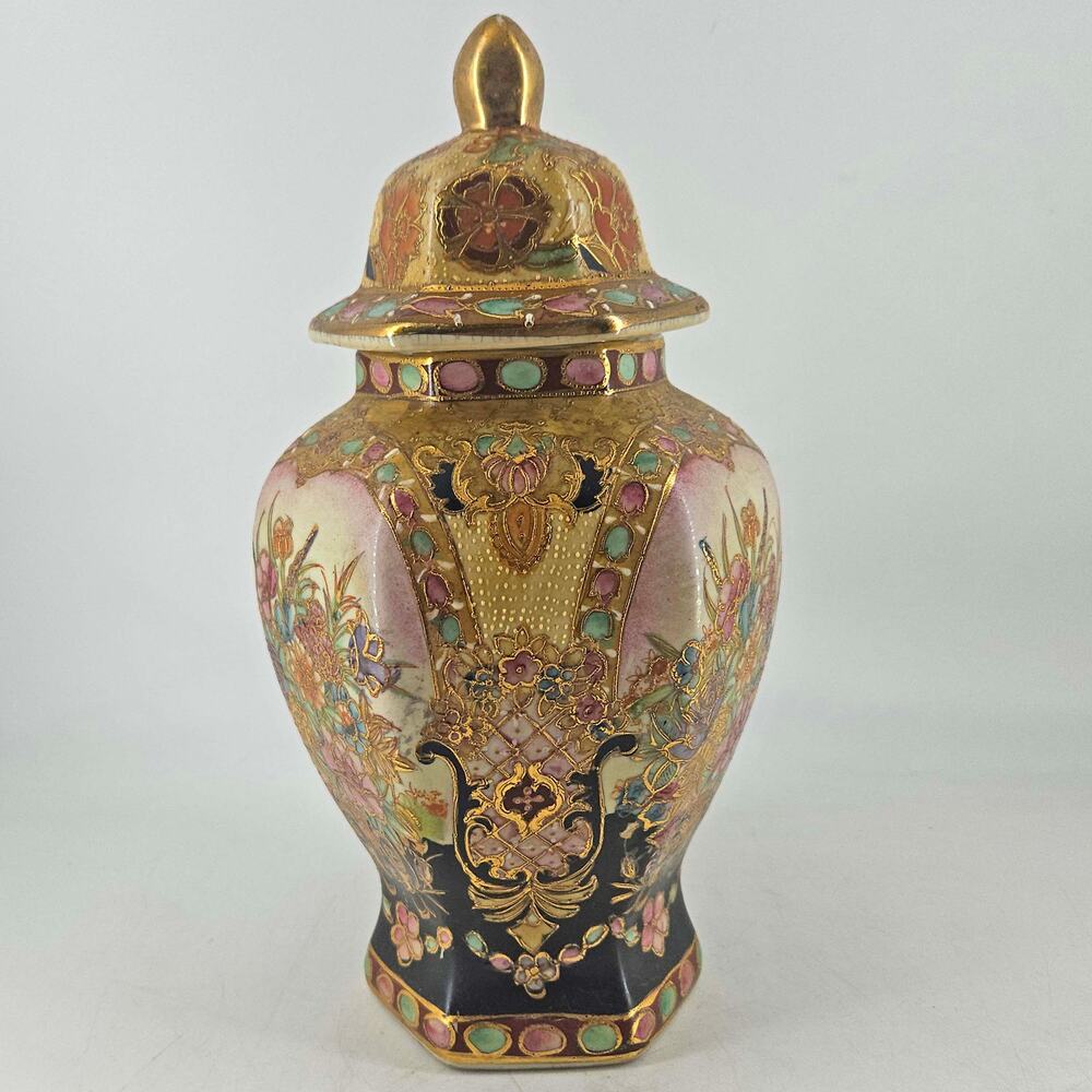Vintage gilded moriage Satsuma Hand Painted temple or ginger jar  Floral 11" - Picture 2 of 6